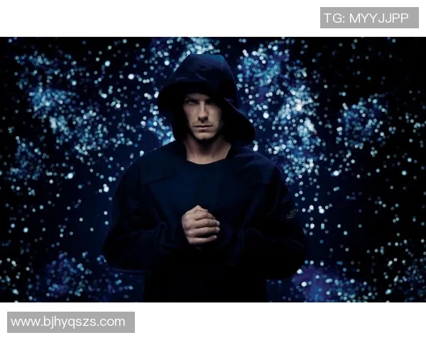 阳光下的球场魅影戴墨镜的足球明星们展现风采与个性